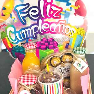 ¡Celebra tu cumpleaños con un desayuno especial entregado directamente a tu puerta! Comienza tu día de celebración con una variedad de delicias gourmet seleccionadas especialmente 