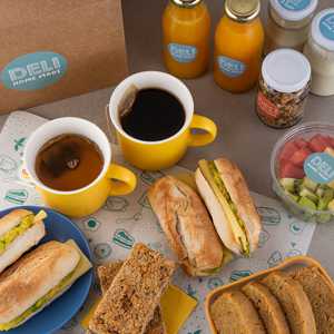 Realizamos desayunos a domicilio, brindándote la oportunidad de disfrutar de una selección de productos frescos y sabrosos para empezar bien el día.